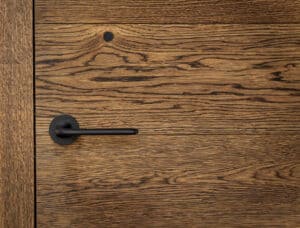 Detail dveře s dřevěnou podlahou
